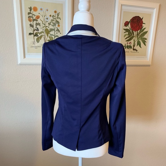 Blazer - Picture 2 of 3